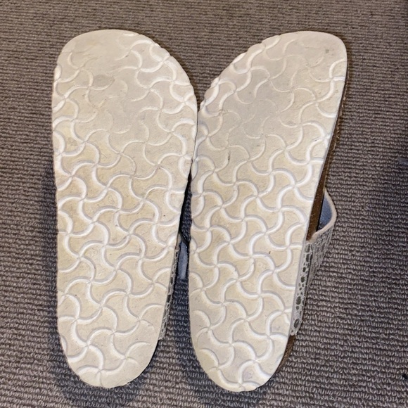 Birkenstock Gizah sz 38. Silver animal print, white soles - Picture 5 of 5